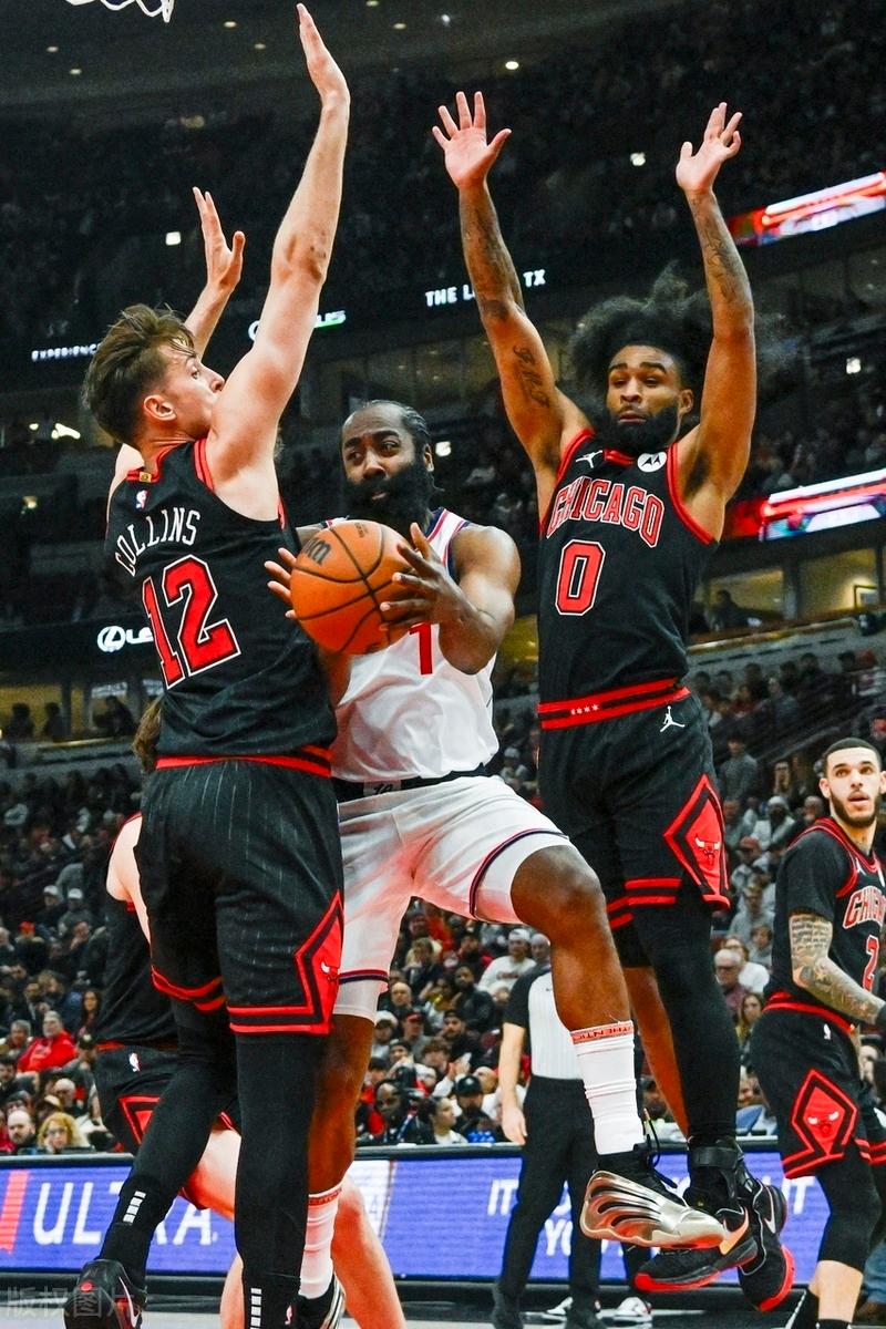 壹号娱乐-哈登重返赛场，大比分获胜首场状态出色，切尔西观众沸腾！