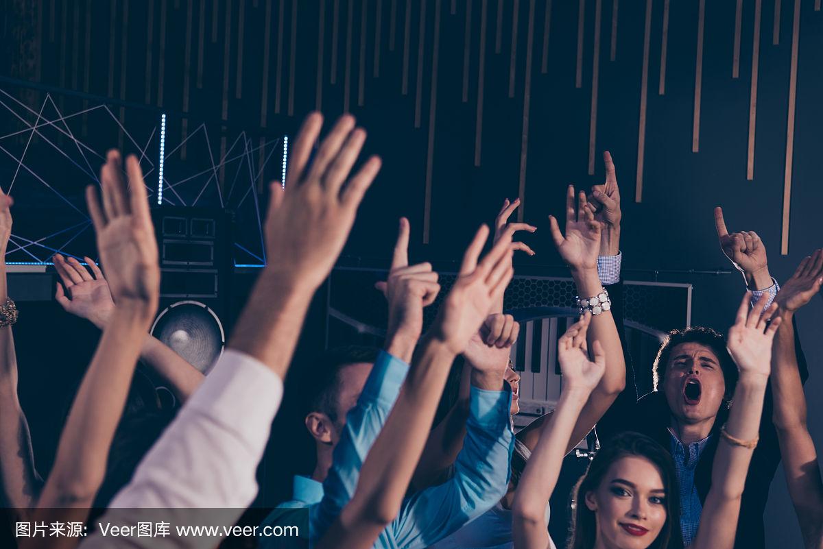 NG大舞台-内马尔迎来十赛季出色发挥，美国队观众热烈欢呼！