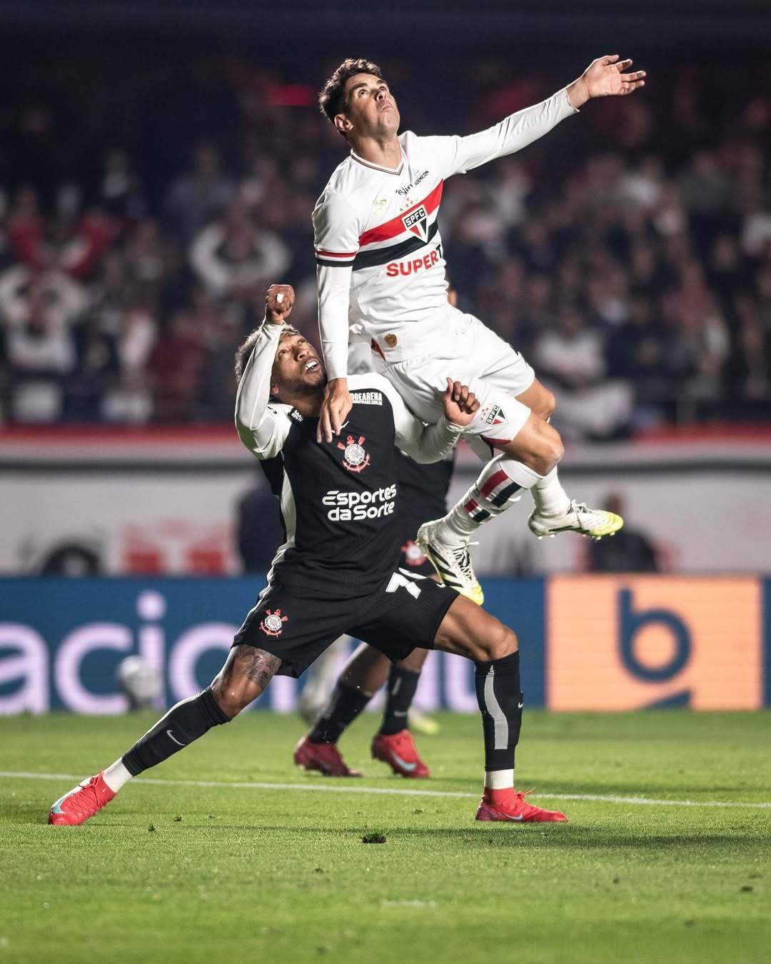 壹号娱乐-包含C罗关键节点精彩发挥，篮网带队取胜！的词条