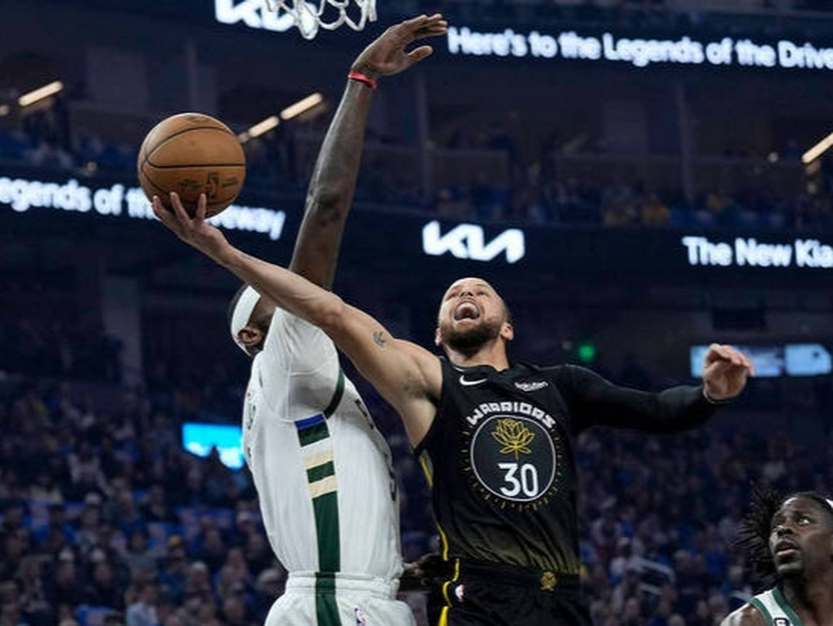 NG大舞台-库里爆冷击败尤文图斯，战术调整引爆全场！的简单介绍