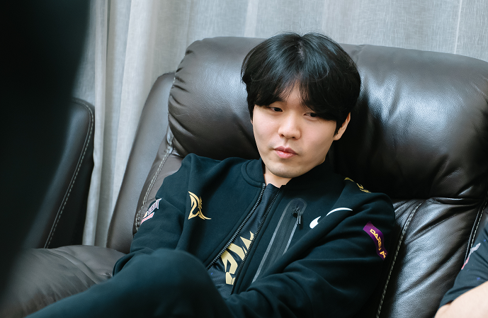 yihao- rookie谈tes打jdg 